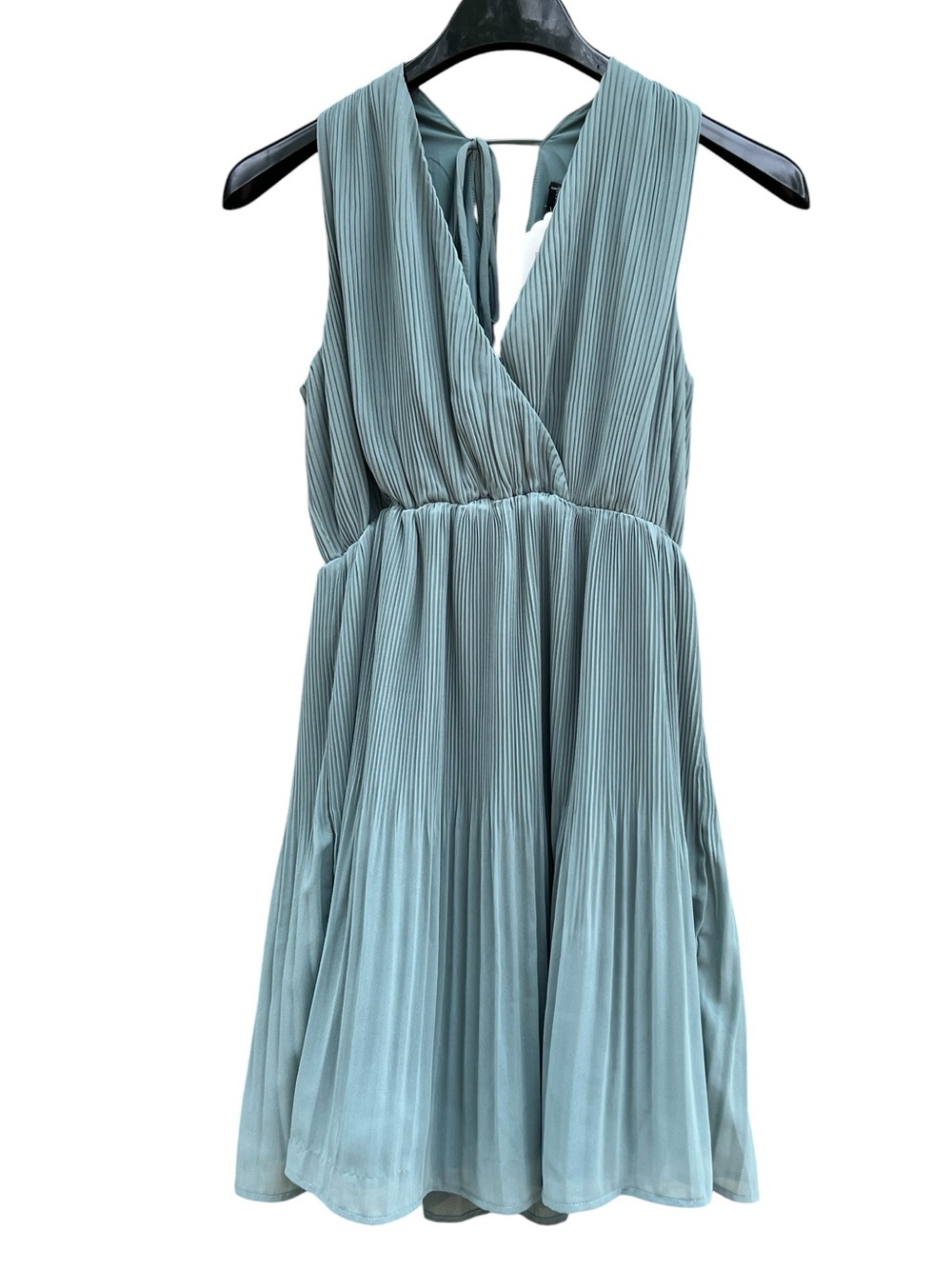 Pleated V-Neck Sleeveless Dress in Pistachio Green Size Medium V Neck V Back